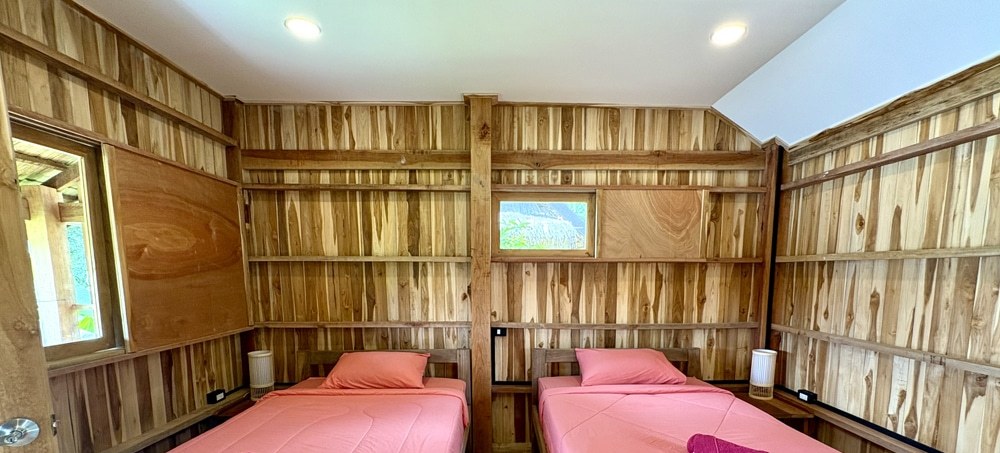 Premium Lakeside Bungalow — photo 2